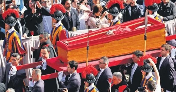 Papa için 9 gün yas ilan edildi!
