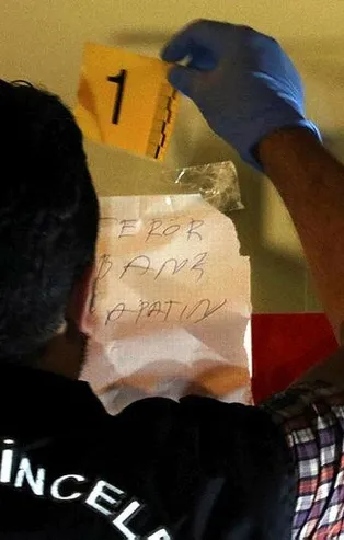 Banka kapısına yapıştırılan not polisi alarma geçirdi