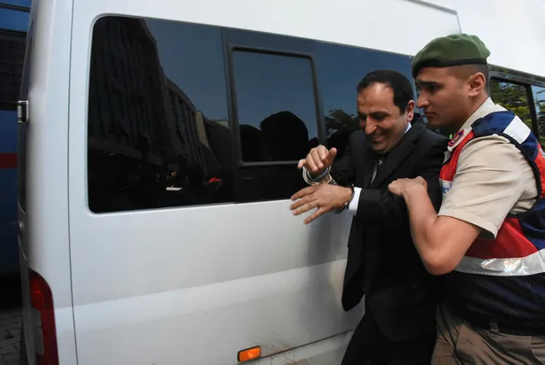 FETÖ'cüler mahkemeye sırıta sırıta geldiler-1