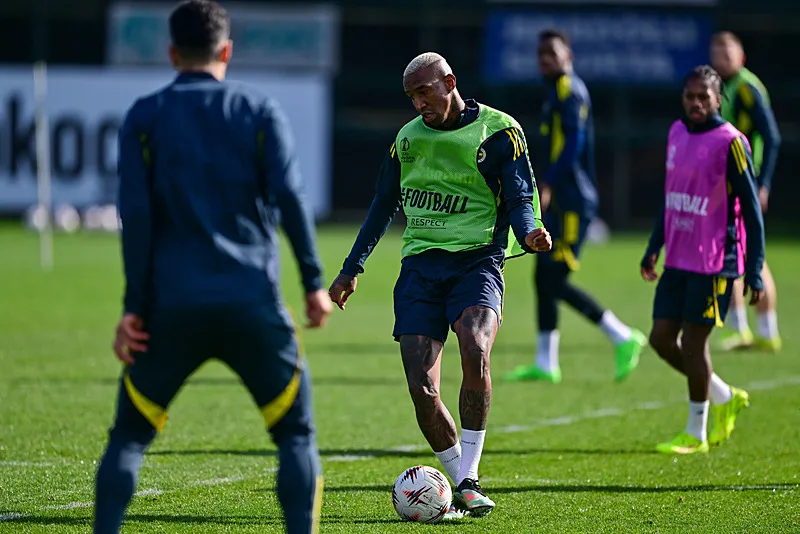 Fenerbahçe 2 yıldızın transferini bitiriyor! Forvete eski Beşiktaşlı - 3