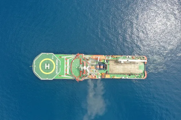 Nene Hatun Gemisi yangın bölgesinde! 150 metre uzağa su püskürtebiliyor