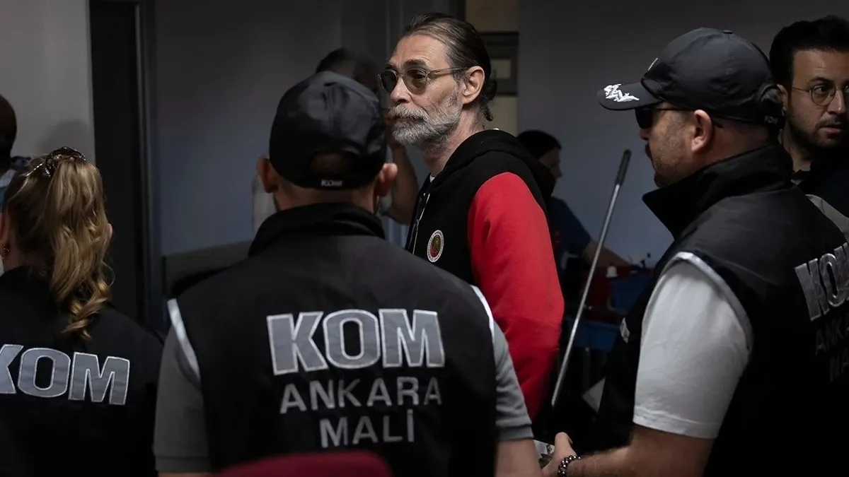 Etimesgut Belediyesi'ne yolsuzluk operasyonu! Listede 55 şüpheli var: CHP'li Erdal Beşikçioğlu adliyeye sevk edildi-3