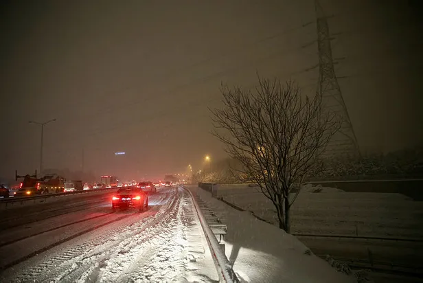 Son dakika: Kar yağışının etkili olduğu İstanbul'da kamu çalışanlarına idari izin!-3