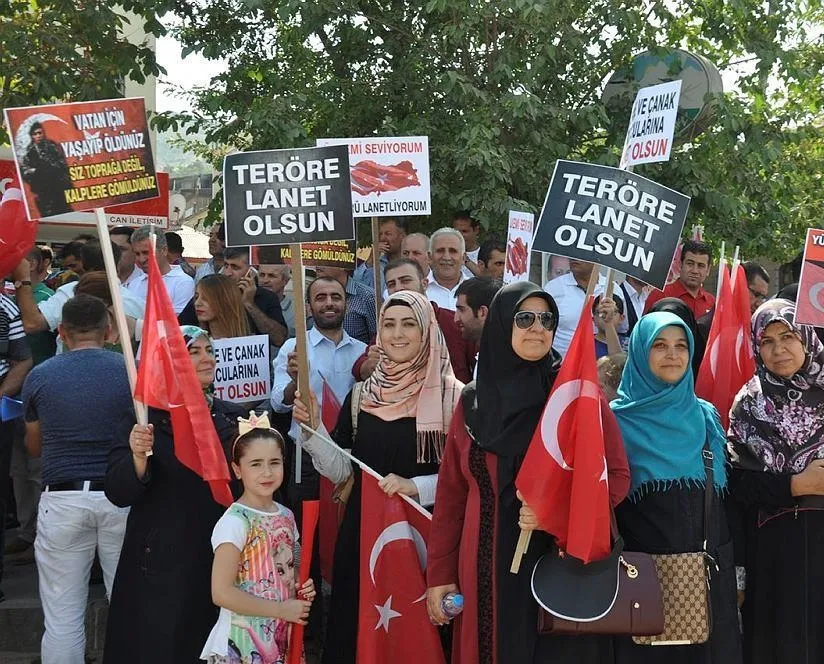 Bitlis ve Muş’ta terör saldırılarına büyük tepki!