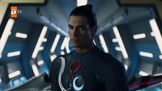 derinden-geliyor-1606728613886.jpg Karanlığın ortasına hilal gibi yükselen kahraman! Atv'de yayınlanacak Türk süper kahraman dizisi 'Akıncı' bomba gibi geliyor-4