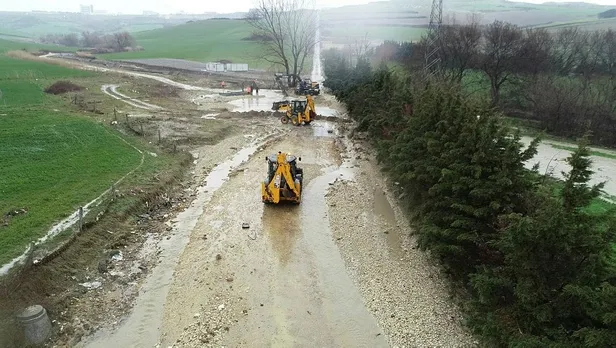 Büyükçekmece'de İSKİ borusu patladı yollar göle döndü!-3