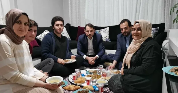 Bakan Albayrak'tan bir aileye iftar sürprizi