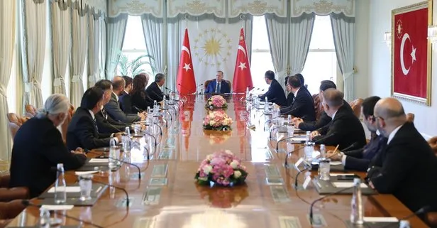 Başkan Erdoğan Beşiktaş Kulübü Başkanı Ahmet Nur Çebi ve yönetim kurulu üyelerini kabul etti