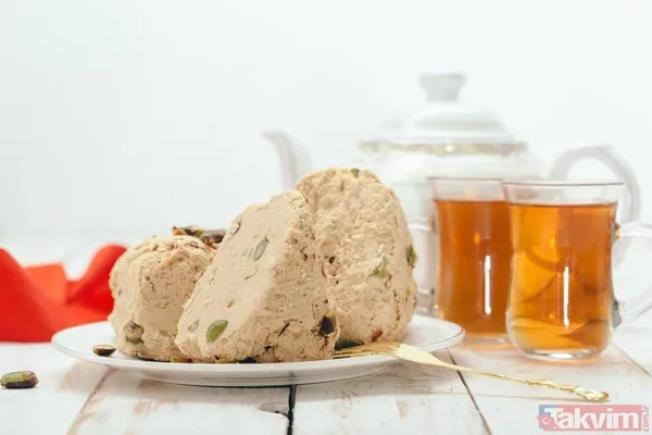 Tahin Helvası Tarifi Malzemeler: 2 Su Bardağı Un 1 Çay Bardağı Tahin 50 Gram Tereyağı 1 Su Bardağı Pudra Şekeri