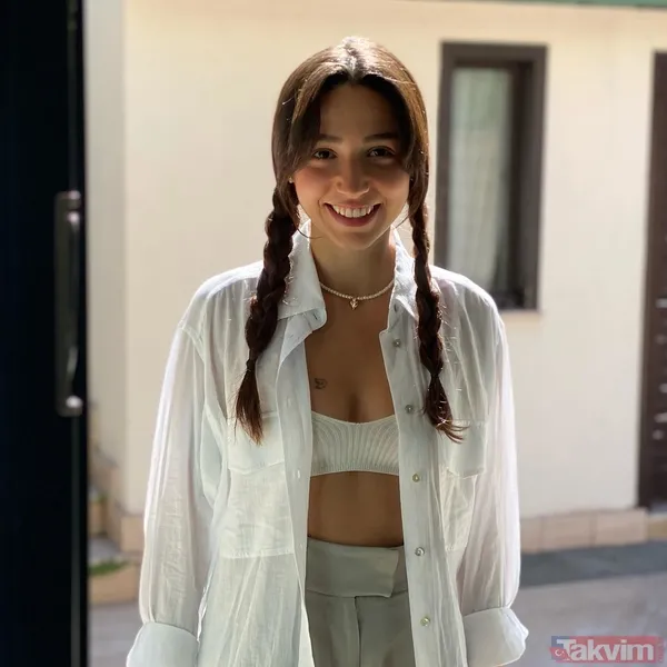 11 aylık evliliğini bitiren Zeynep Bastık sosyal medyanın gündemde! Sütyenin üzerine giydiği sabahlığıyla paylaştı! "Hazır gibiyim..." - 3