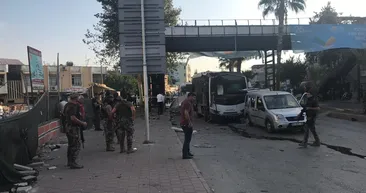 Son dakika: Adanada polis aracının geçişi sırasında patlama! Çok sayıda ambulans sevk edildi