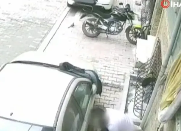 istanbul-esenyurtta-sokak-ortasina-buyuk-tuvaletini-yapti-o-anlar-kamerada-1638789402166.jpg İstanbul Esenyurt'ta sokak ortasına büyük tuvaletini yaptı! O anlar kamerada-7