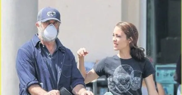 Ünlü oyuncu Mel Gibson kız arkadaşı Rosalind Ross ile alışveriş yaparken görüntülendi