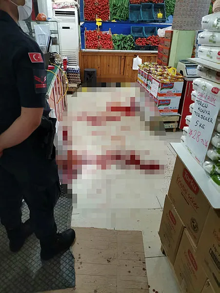 dunur-dehsetinde-kan-akti-market-sahibinin-talihsiz-olumu-1623583428242.jpg Konya'da dünür dehşeti! Market içinde ateş açtı, ölü ve yaralılar var-2
