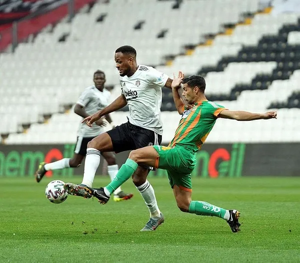 besiktas-alanyaspor-karsisinda-direklere-takildi-1617815567743.jpeg Beşiktaş, Alanyaspor karşısında ilk yarıda tam 3 kez direğe takıldı!-3