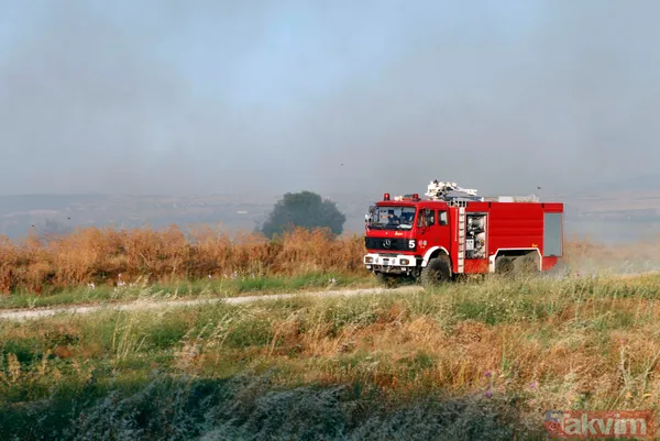 Uşak Havalimanı içerisindeki otluk alanda yangın: Olay yerinden görüntüler - 11