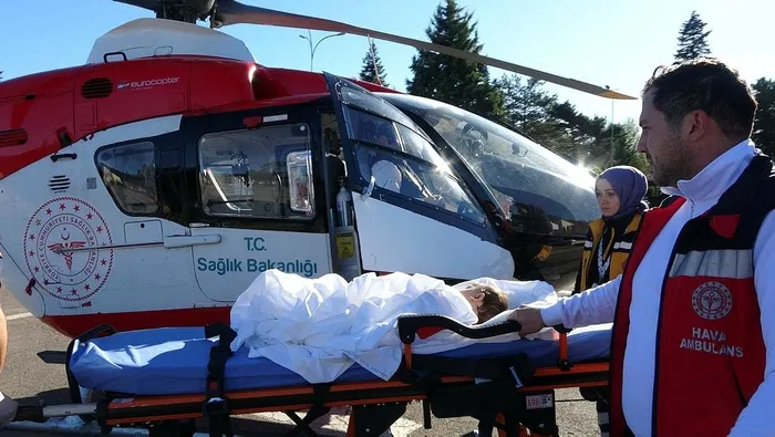 ambulans-helikopter-8-aylik-atlas-ege-bebek-icin-havalandi-bartindan-ankaraya-sevk-edildi-1699971374260.jpeg