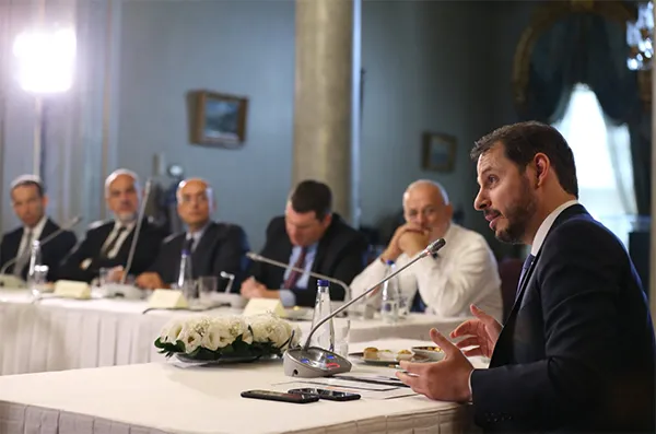 Berat Albayrak'tan akademisyen ve ekonomistlerle kritik toplantı-1