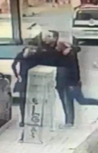 Avcılar'da polisin gözü önünde uyuşturucu alışverişi yapan şüpheliler yakalandı