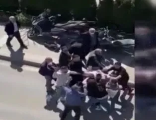 Tekmeli yumruklu kavga kamerada