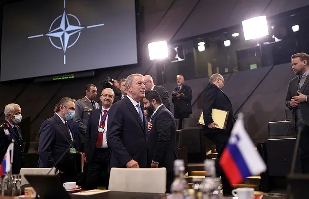 Milli Savunma Bakanı Hulusi Akar'dan NATO Karargahı'nda son dakika Ukrayna ve Montrö açıklaması-4