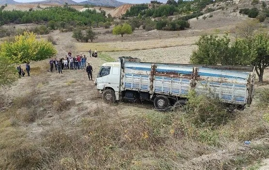 denizlide-feci-kaza-ayni-aileden-3-kisi-oldu-1571243716549.jpeg Denizli Çal'da feci kaza! Aynı aileden 3 kişi öldü-1