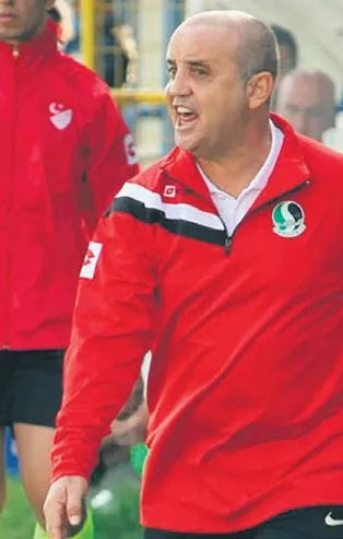 Eski Galatasaraylı Suat Kaya 20 yıllık peruğu çıkarmış, saç ektirmişti! İşte son hali