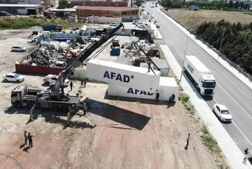 AFAD Silivri’de oluşturulan merkeze konteyner depoluyor