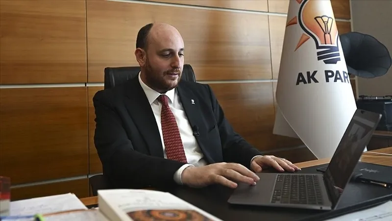 fondas-medyanin-yalani-patladi-halk-tvnin-bos-salon-algisi-coktu-1776173687194.jpeg Halk TV’nin AK Parti toplantısındaki boş salon iddiası yalan çıktı-5