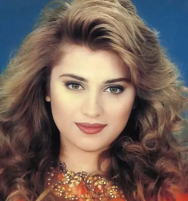 50lik-songul-karli-20-yas-birden-genclesti-yillara-bu-yontemle-meydan-okuyor-resmen-olumsuzluk-iksiri-1700684710905.jpeg Yıllara bu yöntemle meydan okuyor! 50'lik Songül Karlı 20 yaş birden gençleşti! Resmen ölümsüzlük iksiri gibi-3