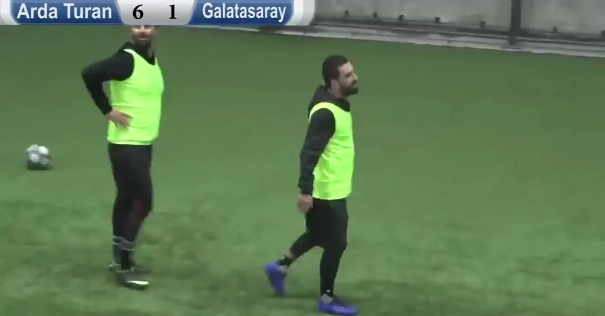 Arda Turan takımsız kaldı, soluğu halı sahada aldı