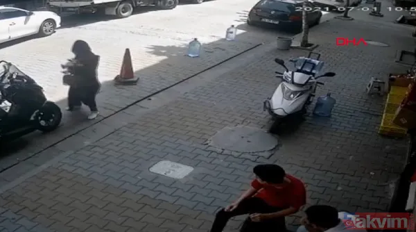 Dalgın anne bebek arabasındaki çocuğunu düşürdü üzerinden geçti - 12