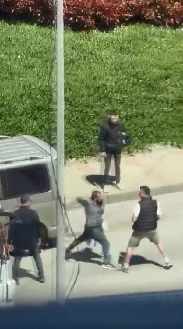 maltepede-sokak-ortasinda-kadina-yumruk-mudahale-edenlere-de-saldirdi-1777451305374.jpeg Maltepe'de sokak ortasında kadına yumruk: Müdahale edenlere de saldırdı-4