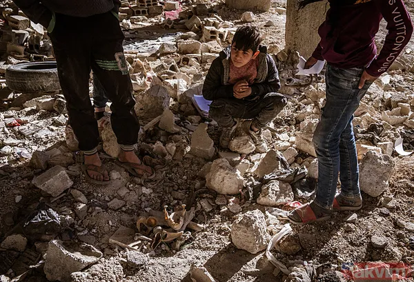 Yıllar sonra o mahalleye girildi! Ceset parçaları ve kemikler hala sokaklarda... Nedir bu Tadamon katliamı? - 5