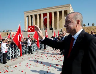 Başkan Erdoğan'a Anıtkabir'de sevgi gösterisi: Türkiye seninle gurur duyuyor