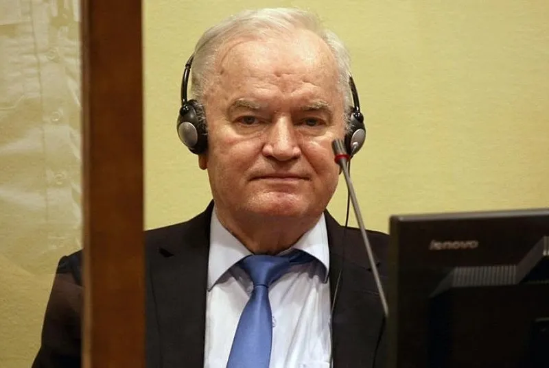 nefret-mirasi-hortladi-katil-mladic-icin-sirbistanda-toren-skandali-1787920164841.jpeg Nefret mirası hortladı: Bosna Kasabı Mladic için Sırbistan'da tören skandalı-5