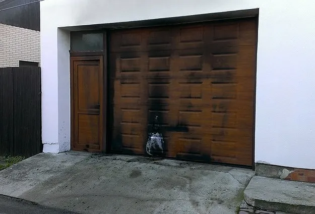 O ülkede camiye çirkin saldırı girişimi