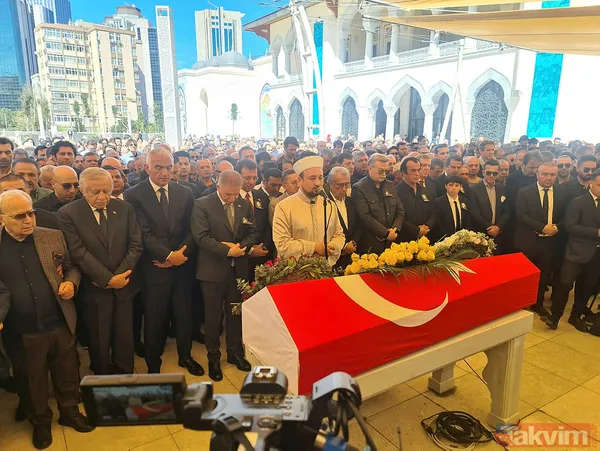 ‘Bay Sinema’ lakaplı Türker İnanoğlu son yolculuğuna uğurlandı! Cenazeye ünlü akını! Emel Sayın, Hülya Koçyiğit, Kerem Alışık - 25