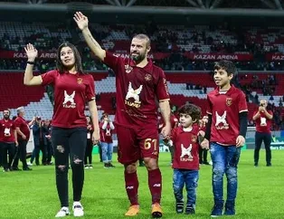 Gökdeniz Karadeniz futbola veda etti