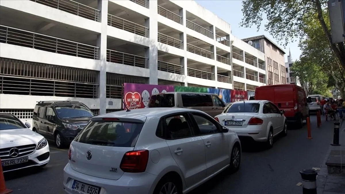 İstanbul’da otopark krizi büyüyor: Sürücüler park yeri için saatlerce mücadele ediyor