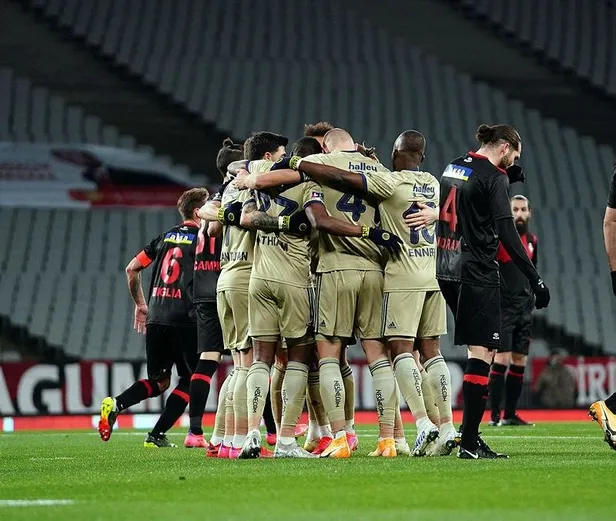 erman-toroglundan-karagumruk-fenerbahce-maci-sonrasi-flas-yorum-kalitesiz-bir-ligimiz-var-1613244274951.jpeg Erman Toroğlu'ndan Karagümrük - Fenerbahçe maçı sonrası flaş yorum: Kalitesiz bir ligimiz var-5