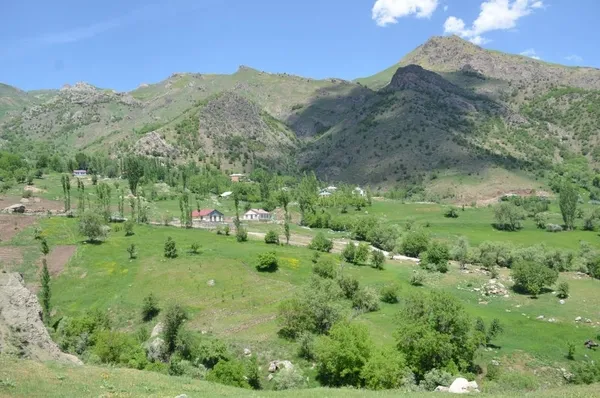 terorden-temizlenen-sirnak-beytussebap-ilcesinde-kato-daginin-cennet-gibi-arka-yuzu-35-yil-sonra-ilk-kez-goruntulendi-1621493011943.jpg Terörden temizlenen Şırnak Beytüşşebap ilçesinde Kato Dağı'nın cennet gibi arka yüzü 35 yıl sonra ilk kez görüntülendi-3