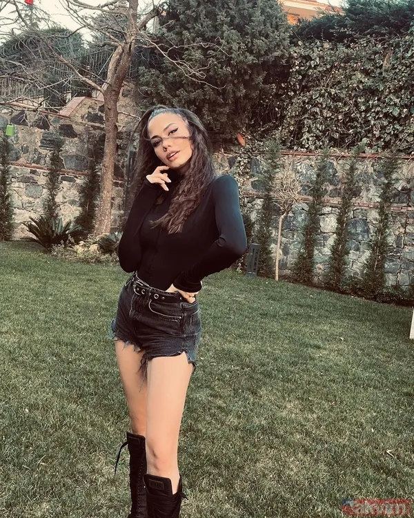 Demet Özdemir süper mini şortuyla boy gösterdi ortalık yıkıldı! Soğuk havaya meydan okuyan Demet’i gören dönüp bir daha baktı - 7
