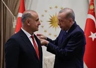 İYİ Partiden AK Partiye geçen Aytekin Kayaya rozetini Başkan Erdoğan taktı
