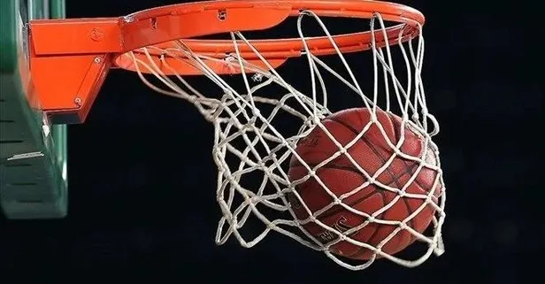 Dişi Kartallar kupa için parkede