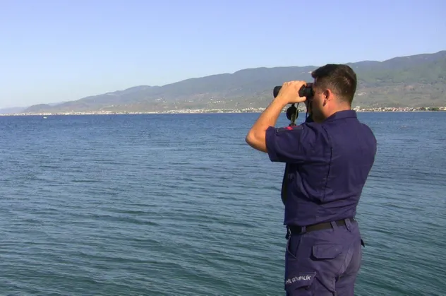 Balıkesir'de denizde kaybolan 2 kişiyi arama çalışmaları sürüyor! Valilikten açıklama geldi