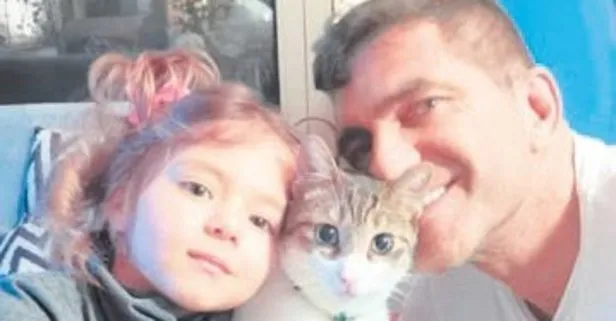 Nefise Karatay’ın işadamı eşi Yusuf Day, kızı Maya ve sevimli kedileriyle böyle selfie çekti