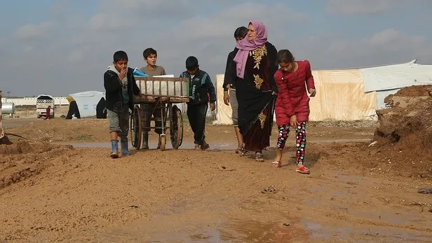 Son dakika: Dolandırıcılardan milyonluk 'göçmen' vurgunu: 36 şüpheli yakalandı-4