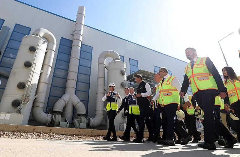 Enerji ve Tabii Kaynaklar Bakanı Alparslan Bayraktar, Balıkesir'de Bigadiç Granül Bor Üretim Tesisi'nin açılışına katıldı. Bakan Bayraktar, burada yetkililerden bilgi aldı.