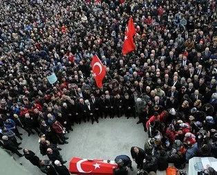 Necmeddin öğretmeni on binlerce kişi uğurladı